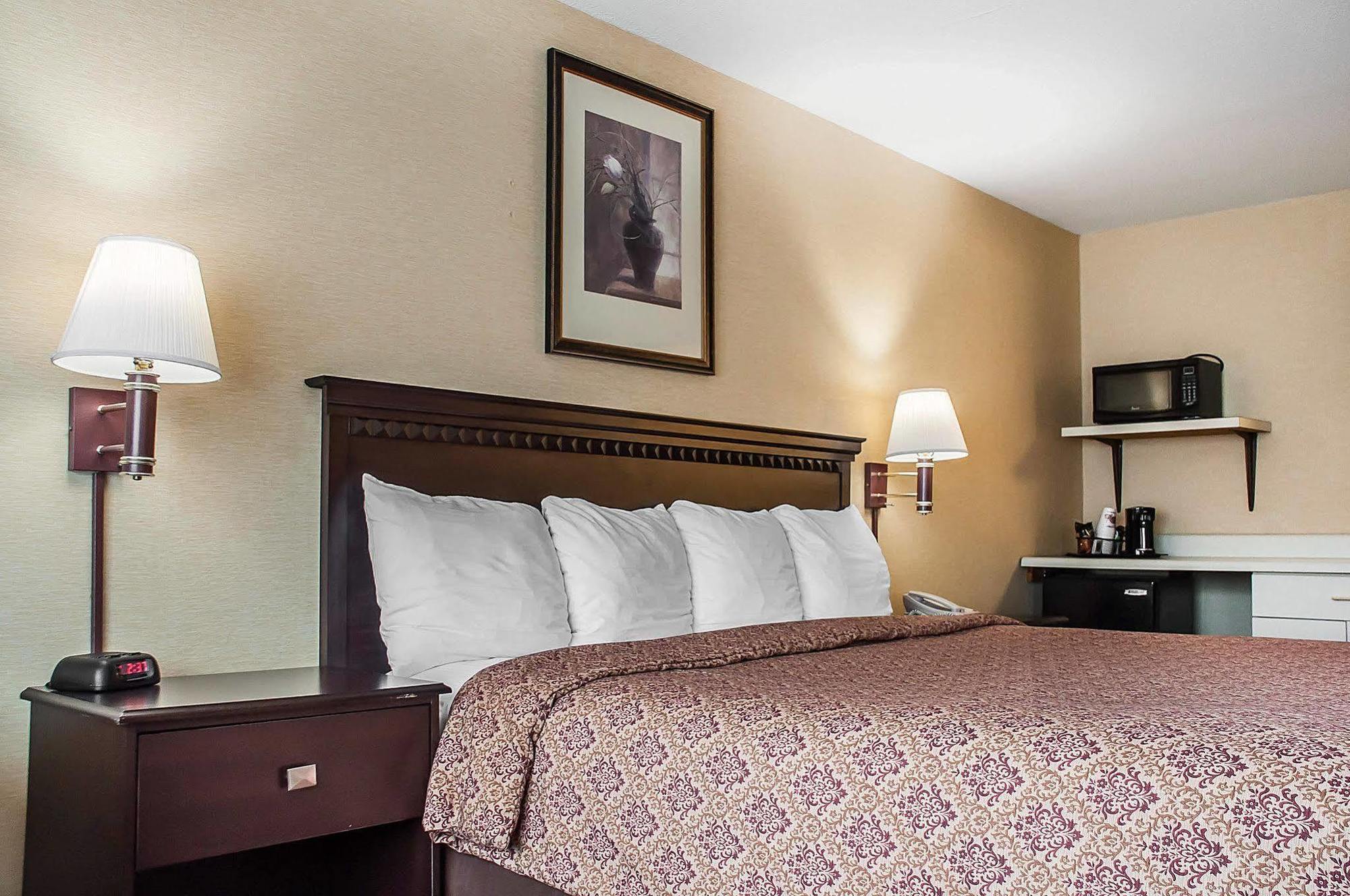 Econo Lodge Elmira-Corning Fisherville Екстер'єр фото